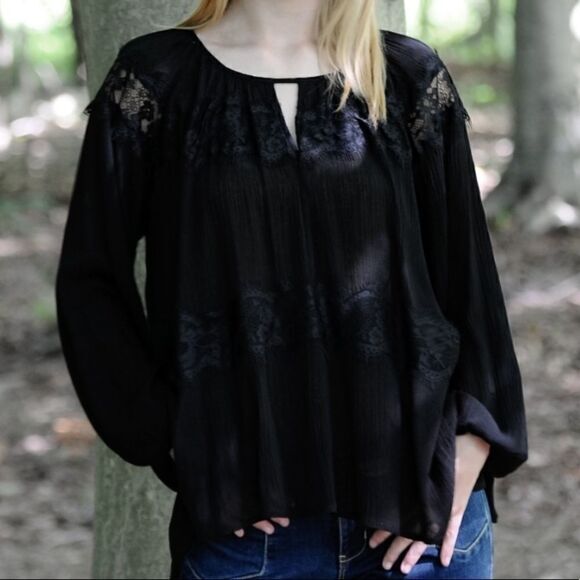 ‎Spliced Lace Top - Picture 8 of 8